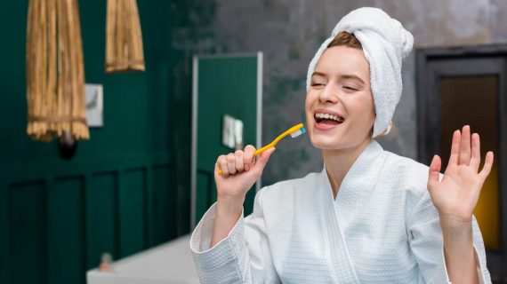 Moeloet Whitening Strips: Solusi Efektif untuk Menghilangkan Noda pada Gigi