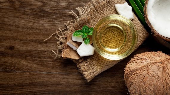 Tips Praktis Memutihkan Gigi dengan Minyak Kelapa