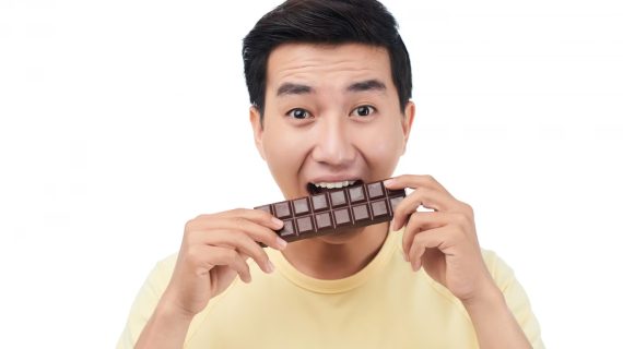 Makanan Manis: Musuh Kesehatan Gigi